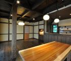 居間　無垢テーブルは当社製作