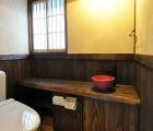 和のテイスト溢れるトイレ