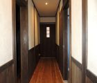 廊下　正面の建具は当社オリジナル