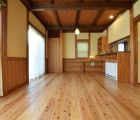 LDK 床は杉浮造り仕上げ