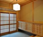 靴箱は当社オリジナル天井は杉たつうら無垢板貼