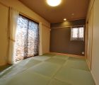 リビングからの連続性を考えて明るくモダンな和室にしました