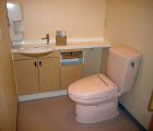 トイレは身障者対応のゆとりのスペースです