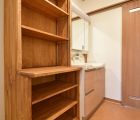洗面所　収納棚は当社オリジナル