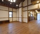 リビングからＤＫ　建具は引き込みにして開放感を演出