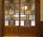 リビング入口の建具は造作