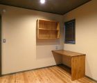 2F寝室 机と棚は造作